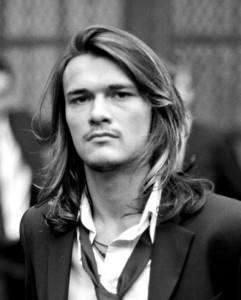 Cool Men with Long Hair Styles3
