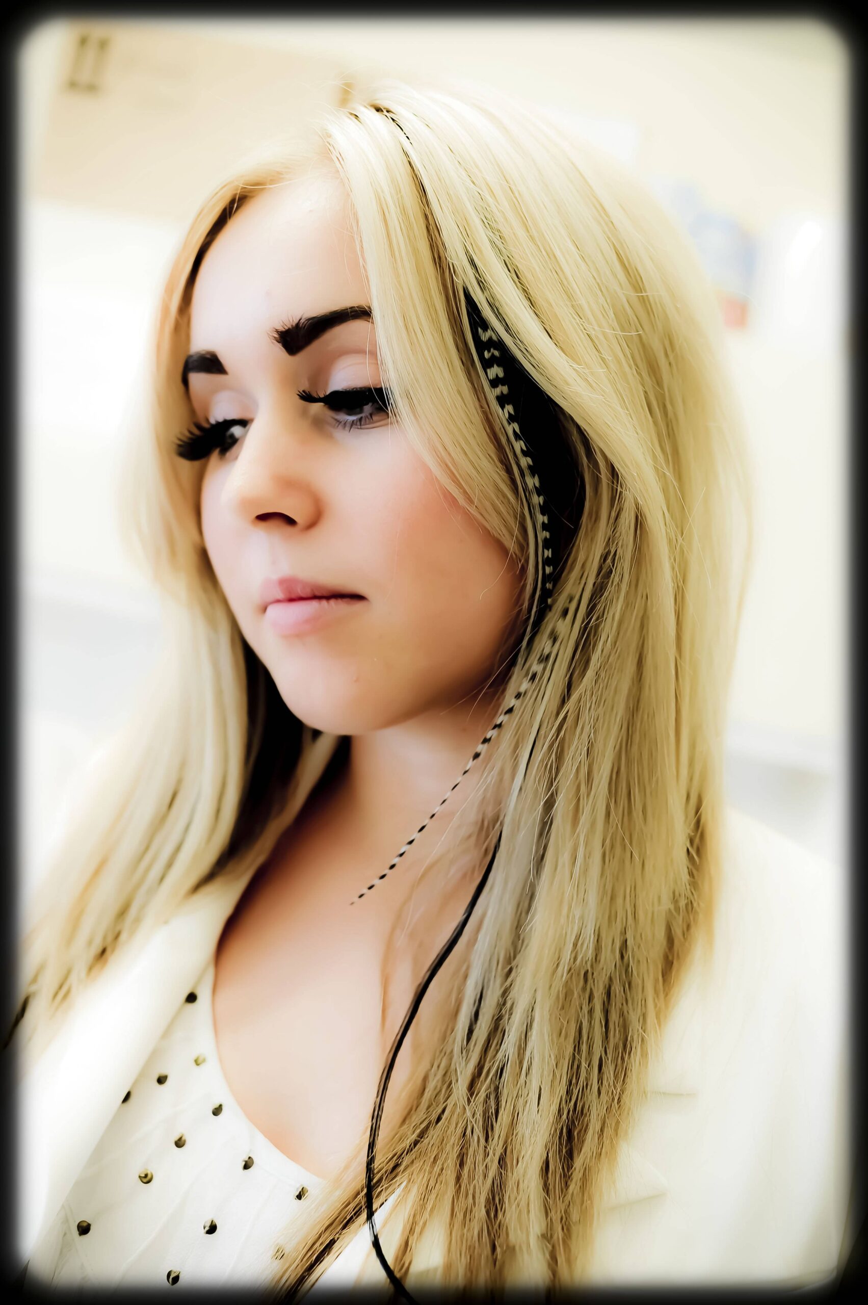 Chloe's natural feathers compliment her hair colour perfectly